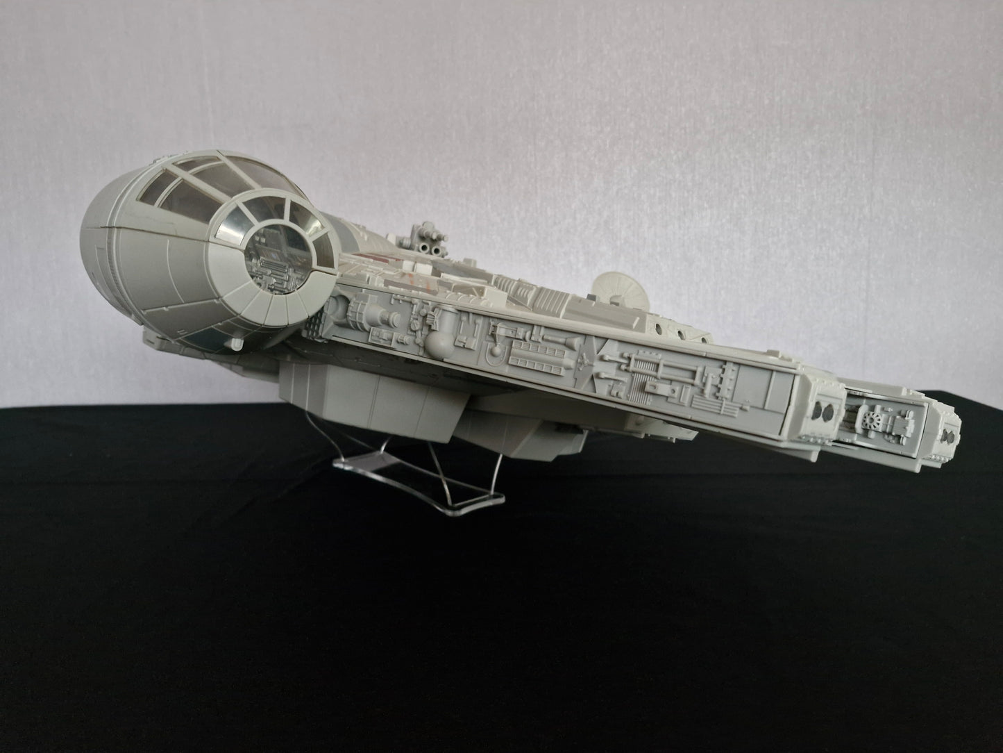 Star Wars Modern Banked Ship Stand Millennium Falcon LEGACY 2008 & Smugglers Run