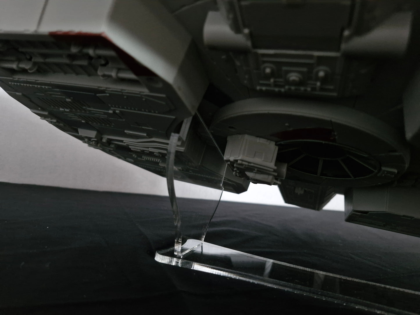 Star Wars Modern Banked Ship Stand Millennium Falcon LEGACY 2008 & Smugglers Run