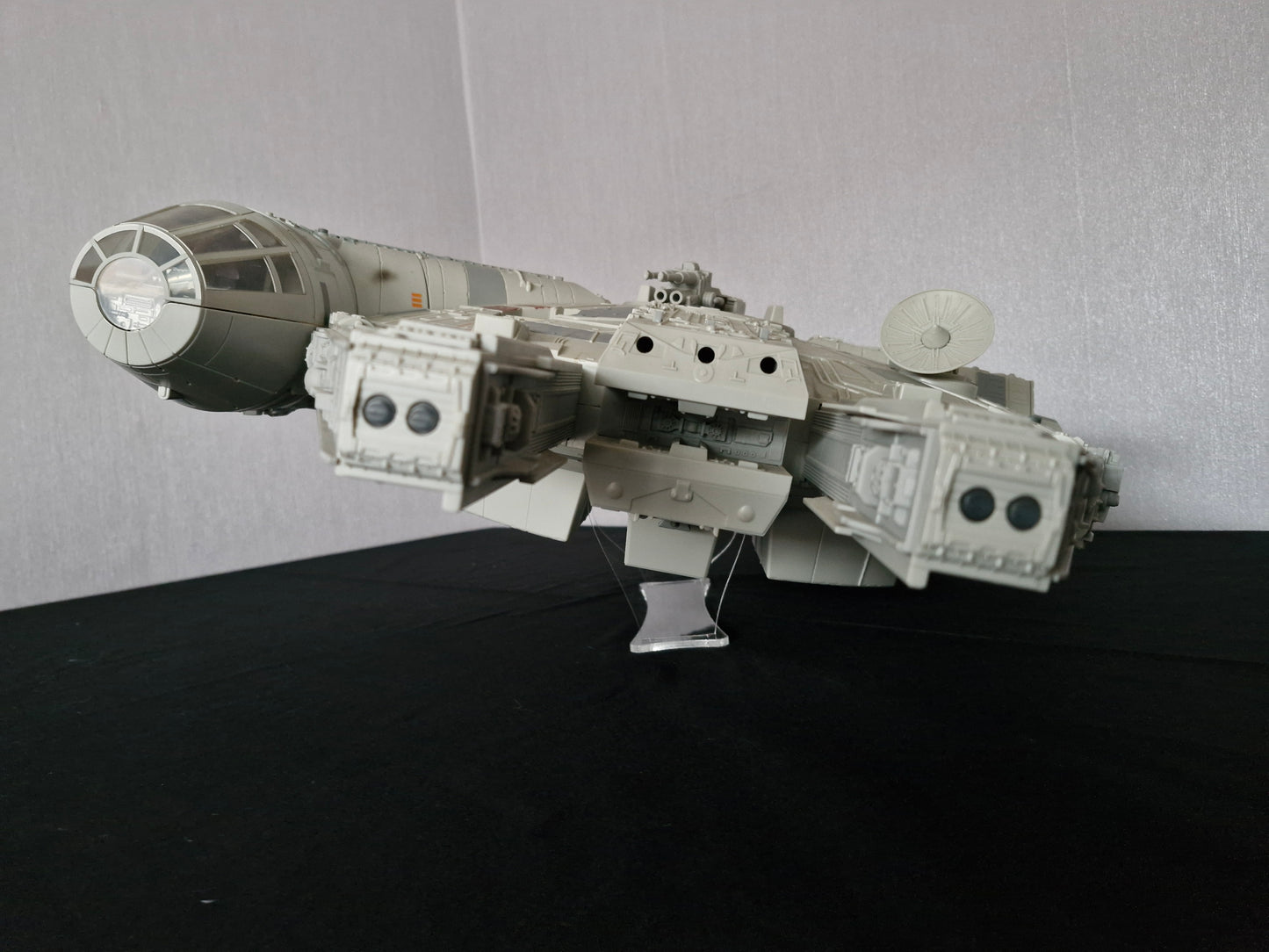 Star Wars Modern Banked Ship Stand Millennium Falcon LEGACY 2008 & Smugglers Run