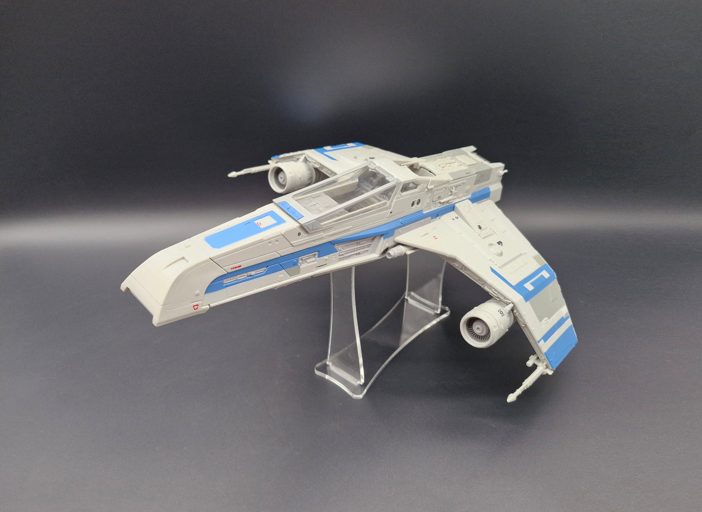 Star Wars TVC Vintage Collection New Republic E-Wing (Ahsoka) Ship Stand